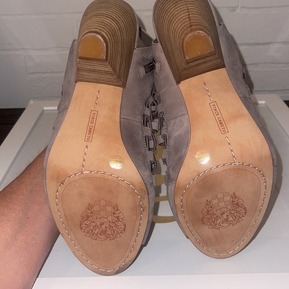 Vince Camuto Sandals/ Heels - Picture 5 of 5